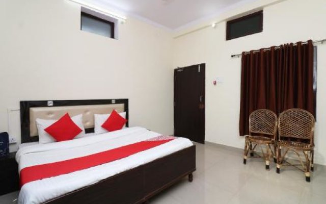 OYO 24823 Amrit Guest House