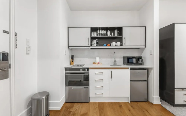 Central 1BR w/ Pool,Gym+Tennis Court Zodiak Stays