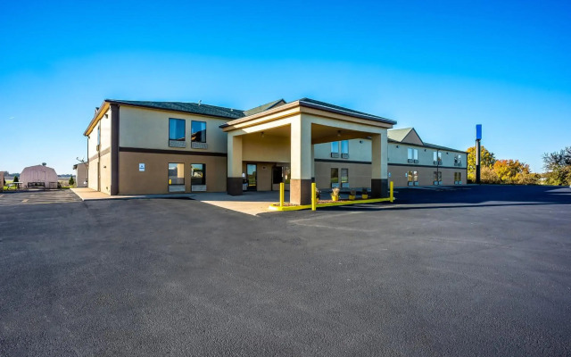 Super 8 by Wyndham Galesburg