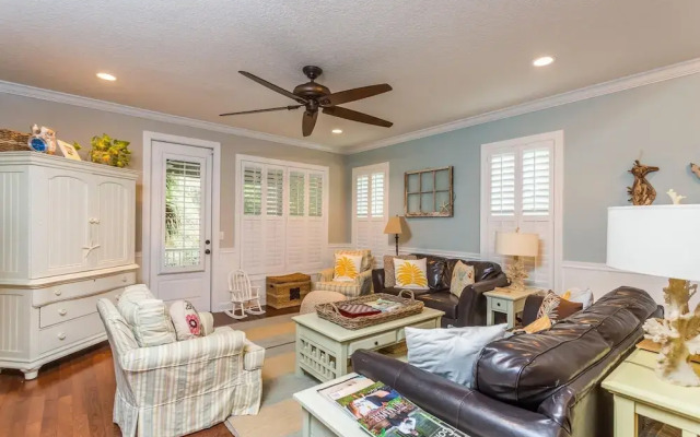 1067 College by Hodnett Cooper