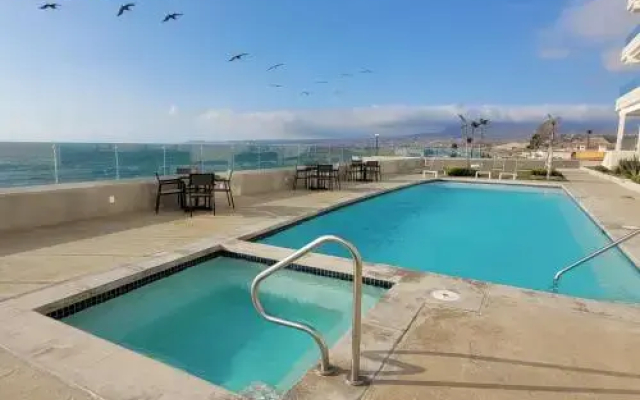 Beachfront Luxury Condo Pool Jacuzzi
