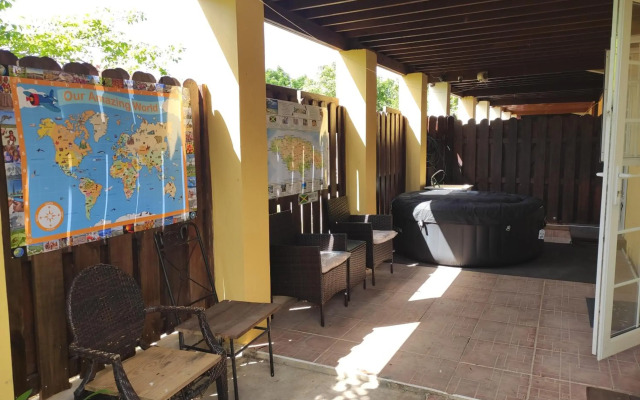 Garden Studio Flat Mango Walk