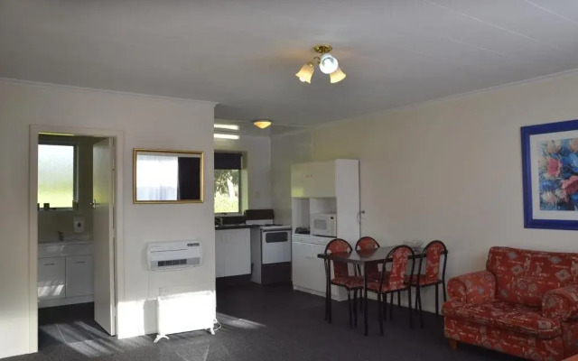 Queens Park Motels