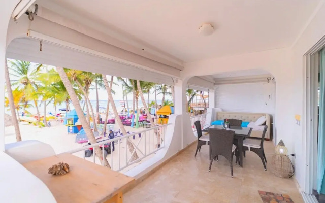 Los Corales Beach Front E101