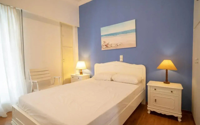 Larissa Station metro st. 2 bedrooms 3 pers. flat