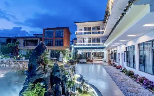 Yishuige Lake View Inn