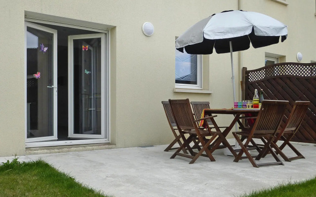 Modern semi-detached house with terrace, Saint-Quay-Portrieux