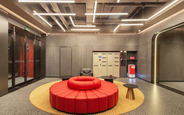 ibis Jiaodong Airport EMU Town Store