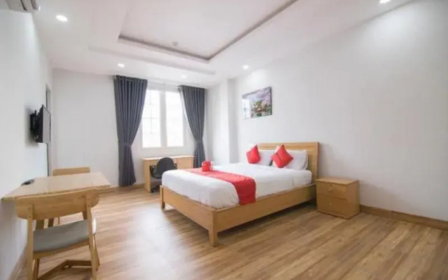 RedDoorz Premium near E-Town