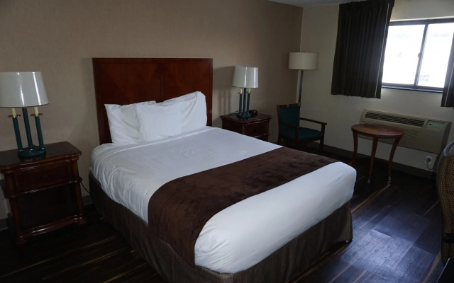 The Floral Park Motor Lodge