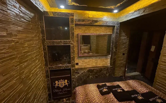 Black House