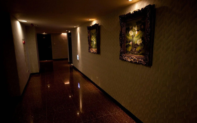 Jun Long Business Hotel