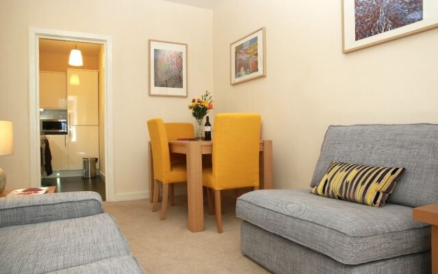 1 bed flat off Royal Mile