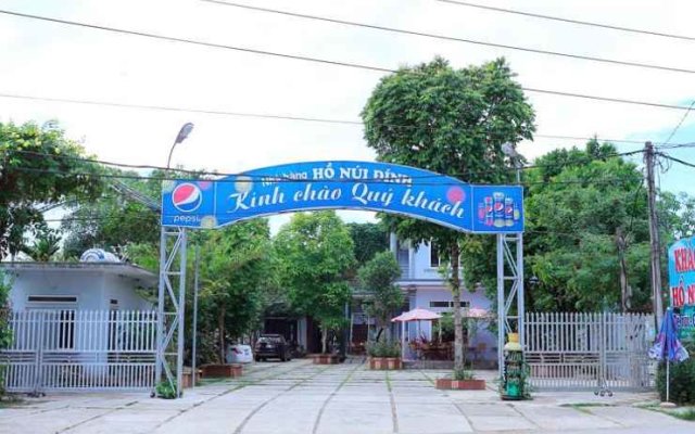 Ho Nui Dinh Hotel