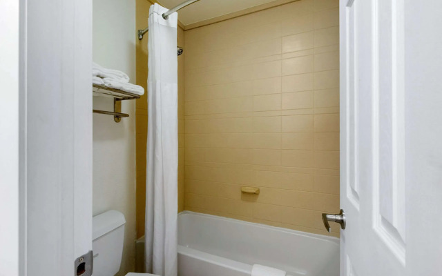 Quality Inn Clute Freeport