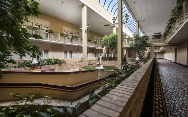 Rodeway Inn & Suites and Conference Center