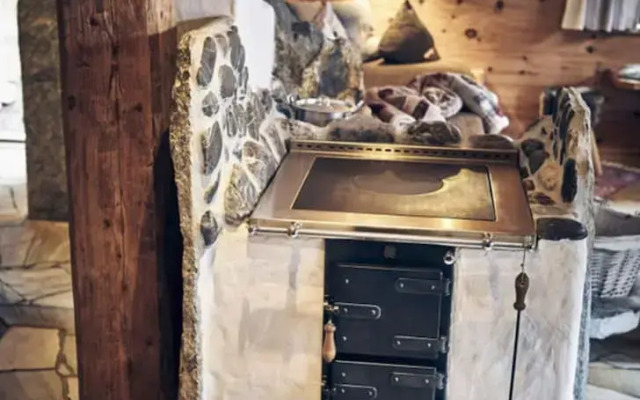 Felsenhutte Modern Retreat