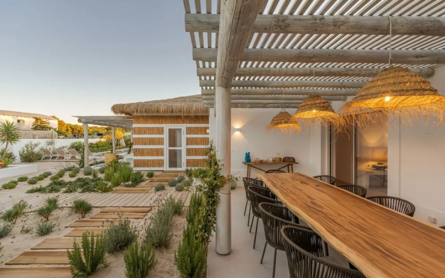 Wooden Villa By Cadenzalux