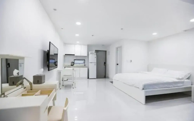 Geojedo N White Pension