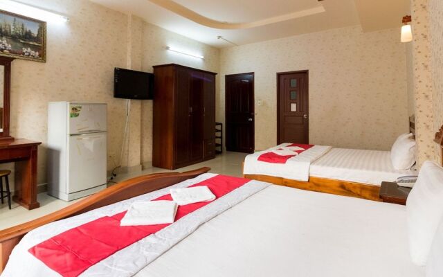 Hoang Long Hotel by OYO Rooms