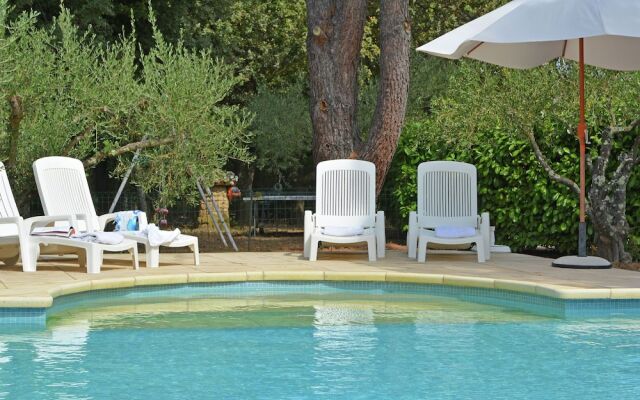 Cosy Villa in Flaux with Swimming Pool