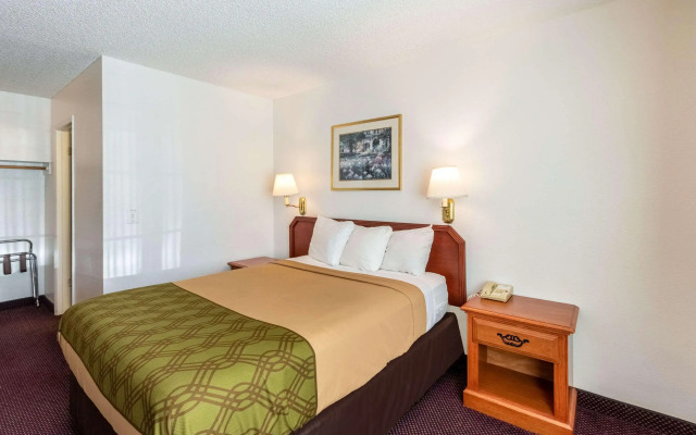 Rodeway Inn & Suites Hwy 217 & 26 W