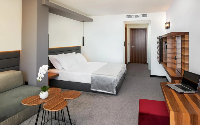 Hotel Ani