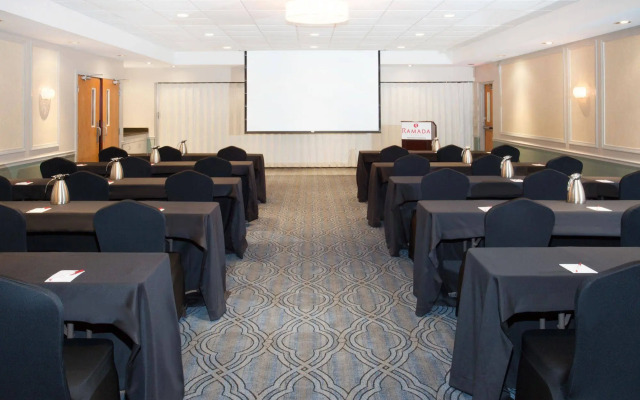 Ramada Plaza Chicago North Shore