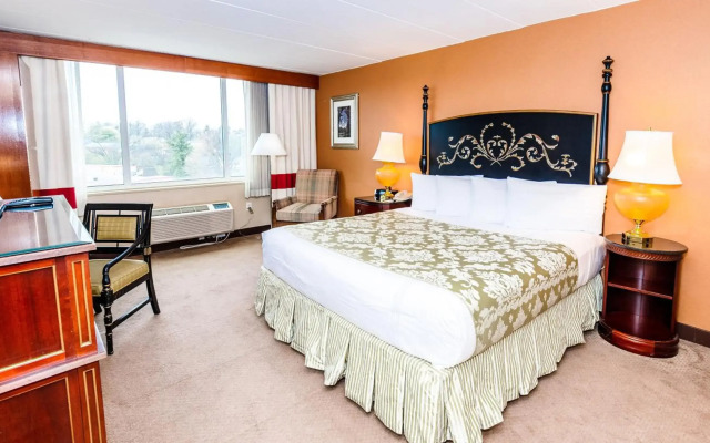 Metro Points Hotel