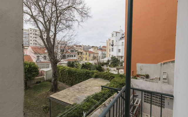 Rustic Flat at Lisbon's Heart