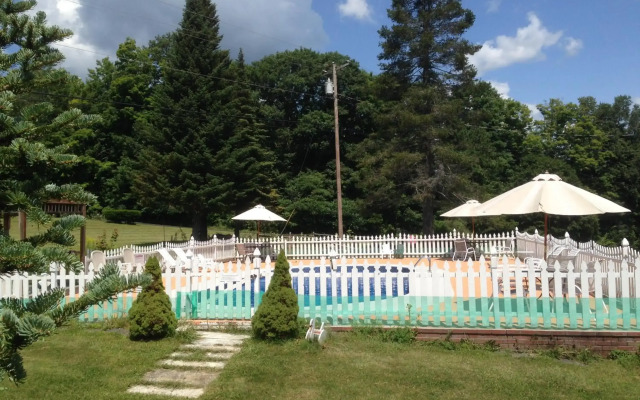 Four Winds Country Motel