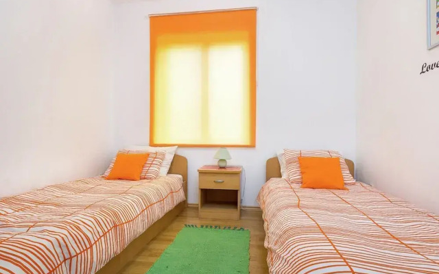 Inviting Apartment in Vinkuran near Sea