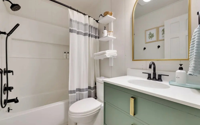 'sweetfern' Gouldsboro Cabin: Deck + Lake Access