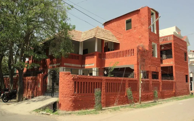 OYO 8472 Gomti Nagar
