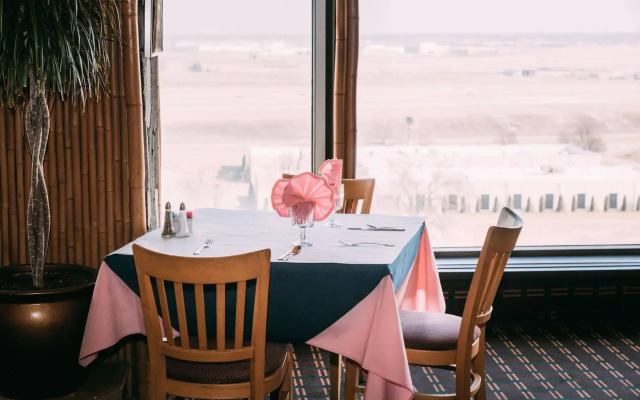 Airport Plaza Inn & Conference Center