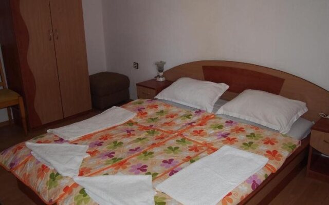 Keni Guest House