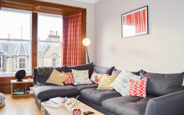 2 Bedroom Apartment in Edinburgh With Views