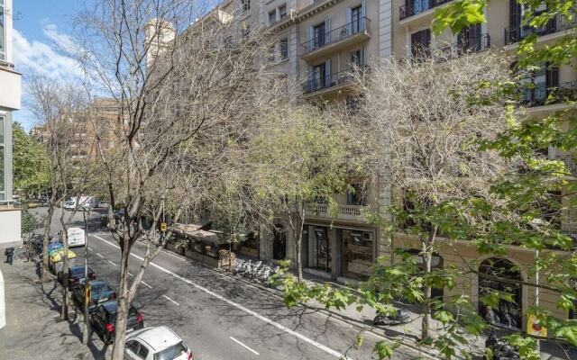 Lovely 1Bed Apt W Balcony In Eixample