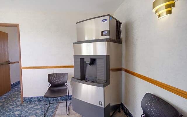 Hotel Osage Beach by the Lake of the Ozarks