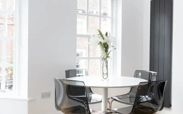 Hampden Apartments - The Louis
