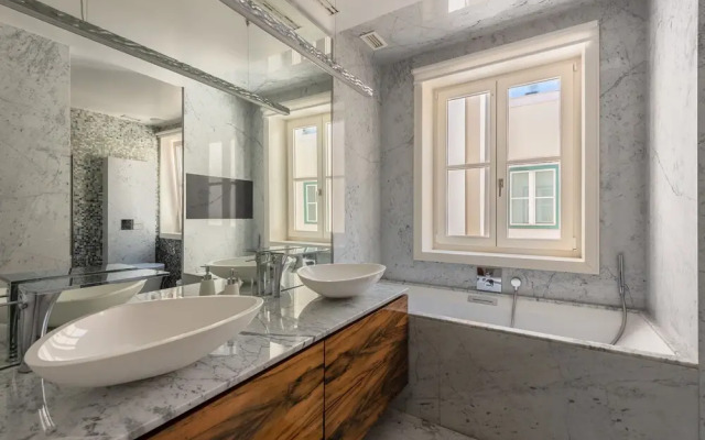 Luxury 3BR Duplex 240m2 City Center PRK