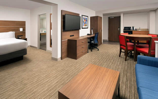 Holiday Inn Express & Suites Baltimore - BWI Airport North by IHG