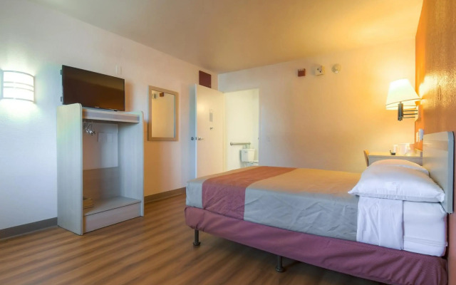 Motel 6 Rancho Mirage, CA - Palm Springs