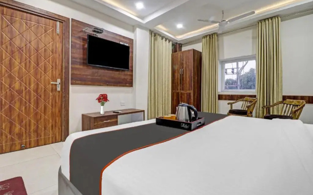 Collection O 703562 Hotel Apple Grand