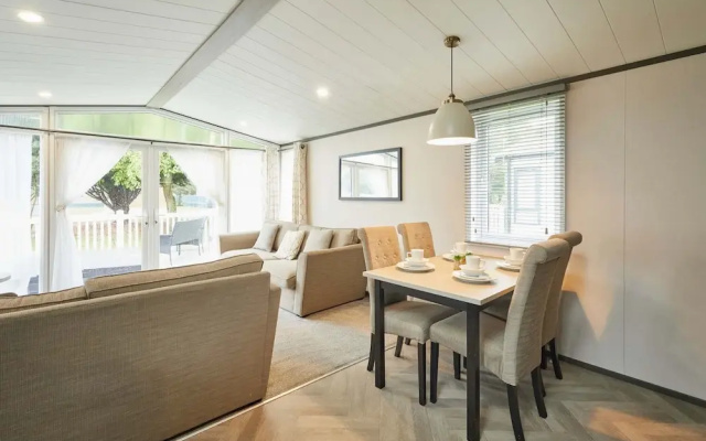 Host Stay Falconers Lodge