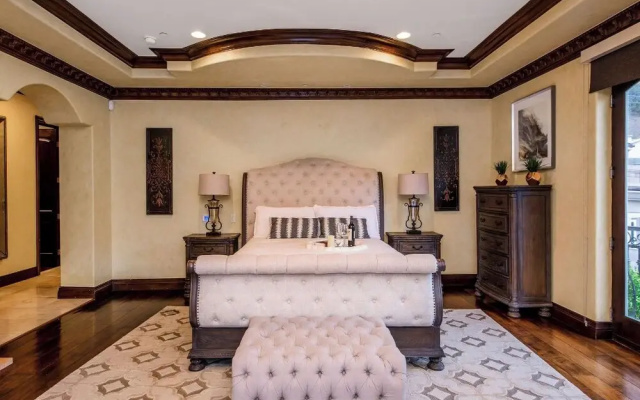 Robmar Mansion - Beverly Hills Mediterranean Estate With Pool & Sport Court