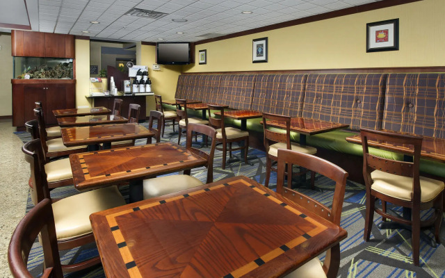 Holiday Inn Express & Suites Annapolis by IHG