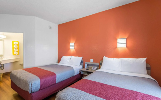 Motel 6 Junction City, KS