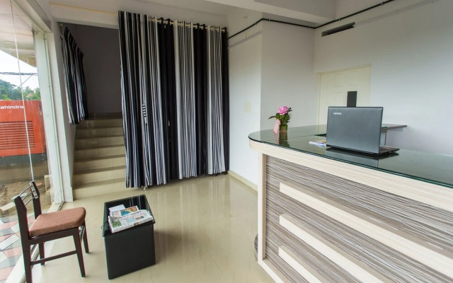 OYO 15599 Reem Residency