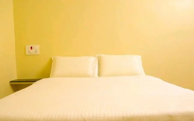 Iroomz Hotel Krishna Inn